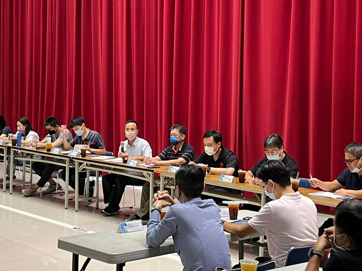 新北市消防局於今(28)日下午14時於9樓大禮堂召開111年度第3季「專責安檢小組消防安全法令暨建築物審（勘）查執法疑義」研討會議。 圖：新北市消防局提供