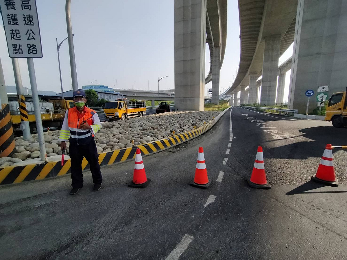 台中市民投訴，在這個路口向義交問路，無線電中卻傳來「怎麼這麼白目，還要直直開過去」。  投訴者提供