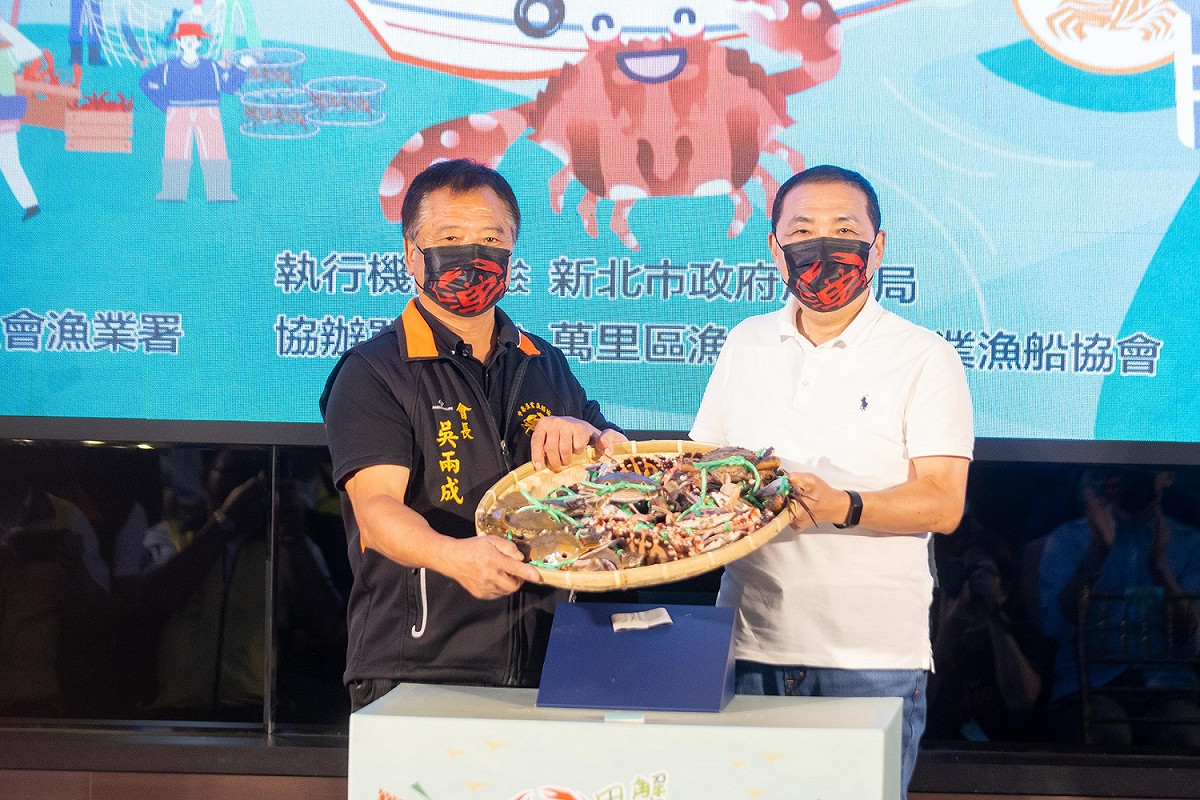新北萬里蟹新鮮上市，四大重點產地限量推出不同料理，讓饕客們嚐試不同品蟹風味。 圖：新北市新聞局提供