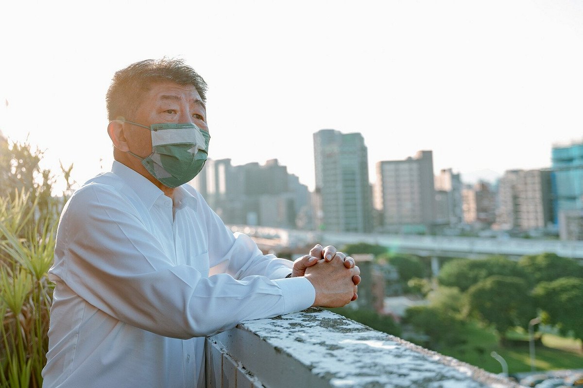 藍白兩營喊出「投周玉蔻就是投陳時中」，陳時中表示，無奈被競爭對手借題發揮、見縫插針。 圖：翻攝陳時中臉書