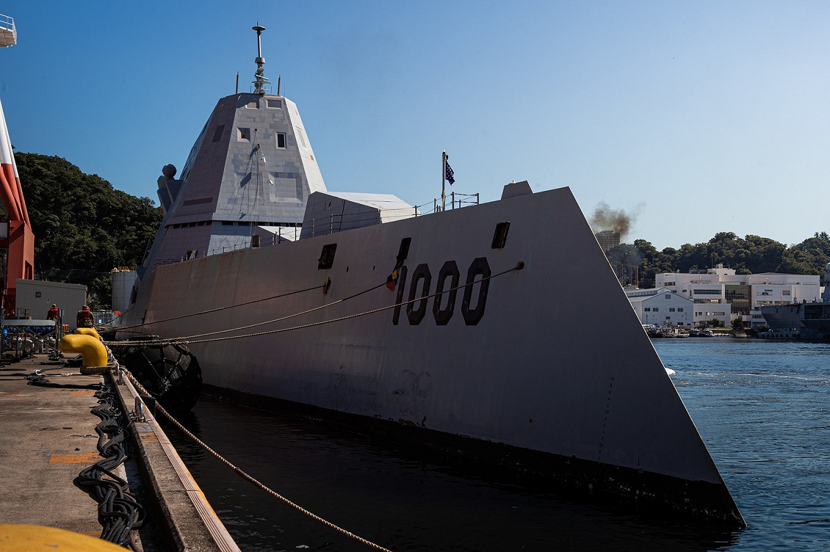 美國海軍「朱瓦特級」驅逐艦首艦「朱瓦特號(DDG-1000)」。 圖:翻攝自臉書Commander Fleet Activities Yokosuka