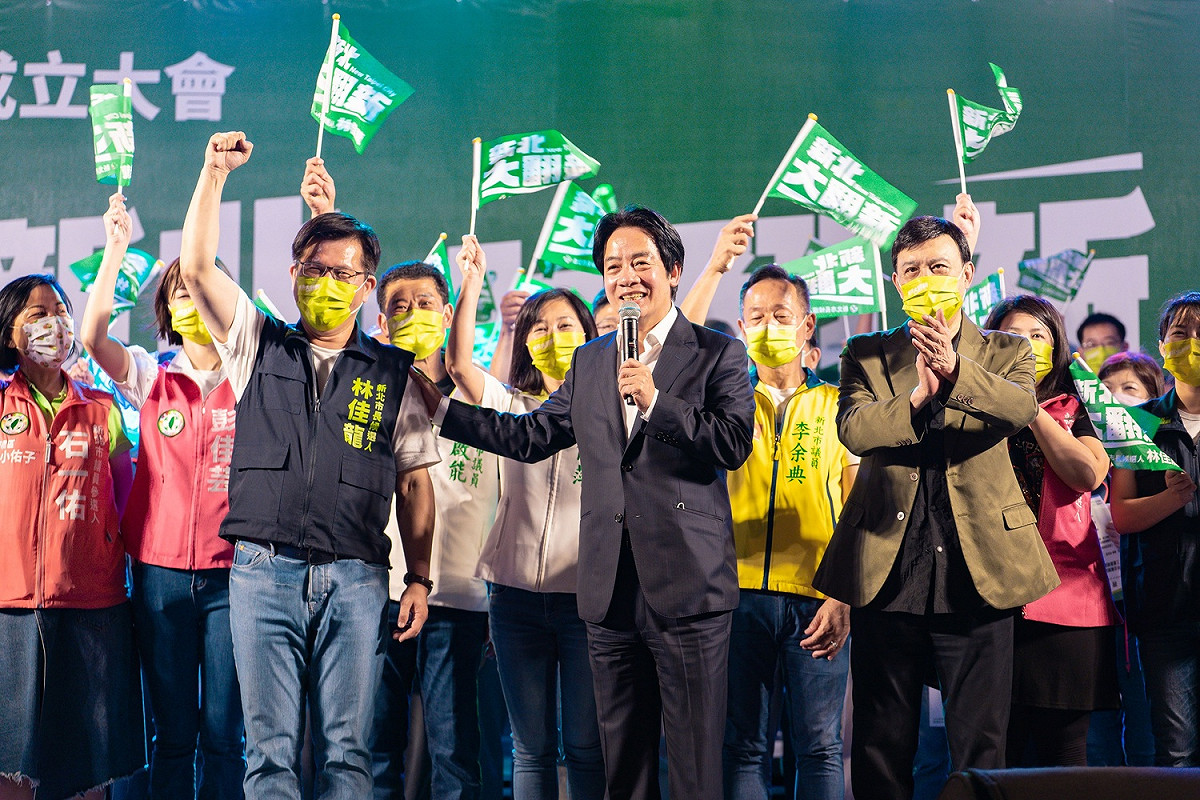 副總統賴清德今(29)日晚間出席民進黨新北市長候選人林佳龍、立委余天三重競選總部成立音樂晚會。 圖：林競辦提供