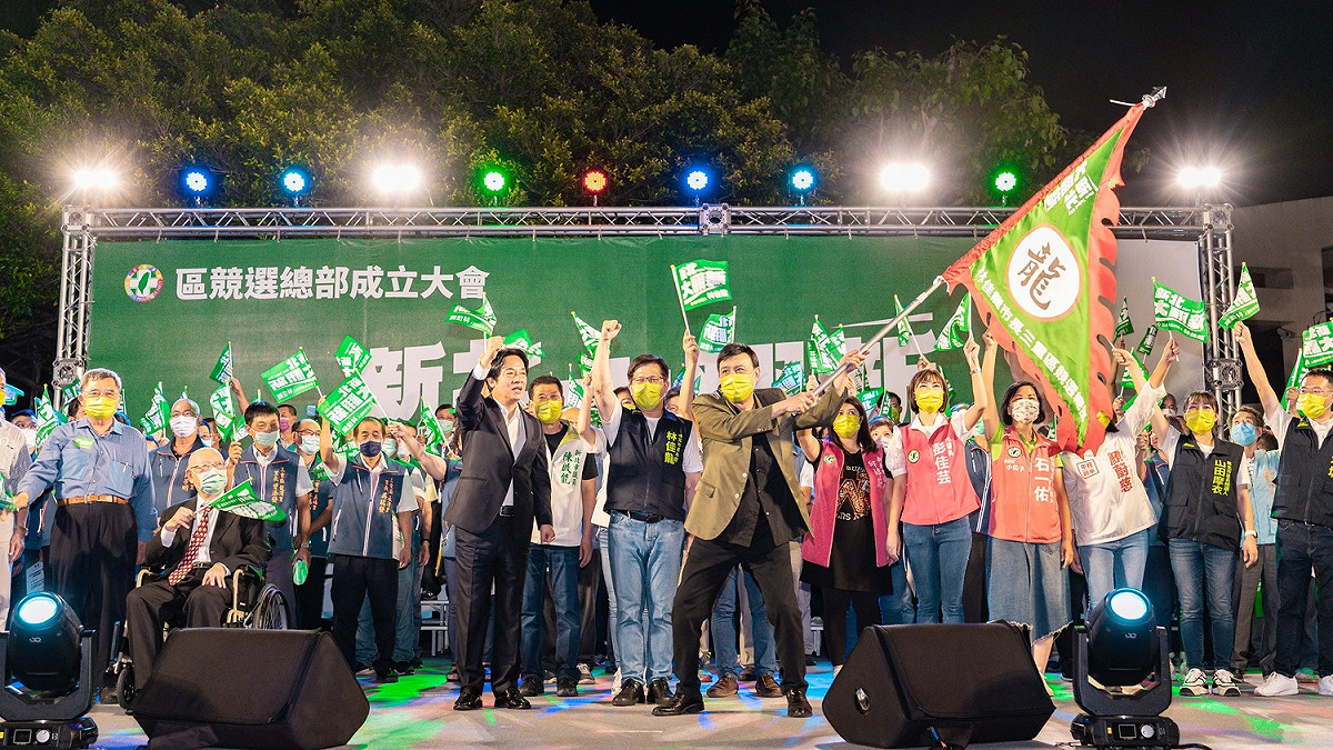 賴清德說，民進黨一向很重視新北的發展，總統蔡英文這次特別挑選民進黨青壯世代政治領袖、學經歷豐富，有中央、地方歷練，行政、立法部門都磨練過的林佳龍來參選，「懇求三重鄉親全力支持林佳龍」。 圖：林競辦提供