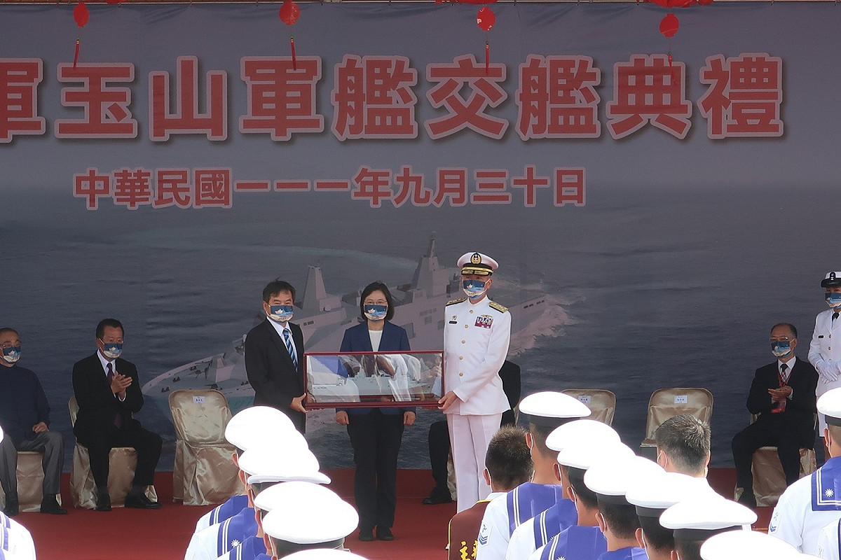 總統蔡英文、國防部長邱國正等人也出席「玉山艦」交接典禮 圖:林朝億/攝