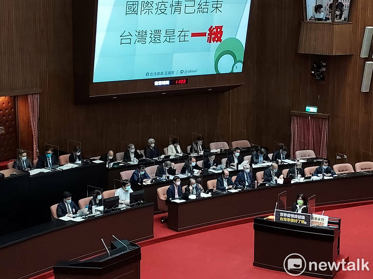 邊境鬆綁，立委關注指揮中心後續措施。 圖：陳佩君／攝
