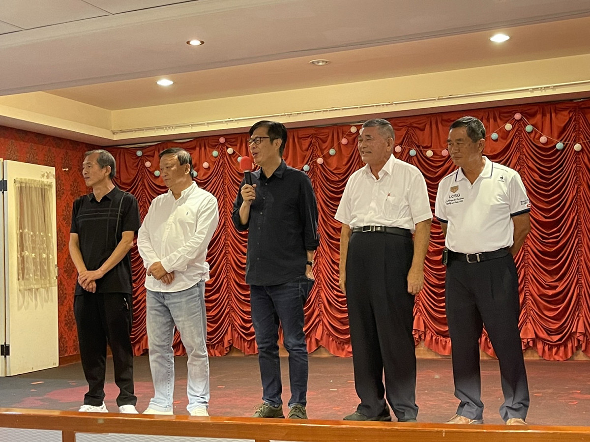 蔡圖晉(右二)表態支持陳其邁(中)連任。 圖：民眾提供