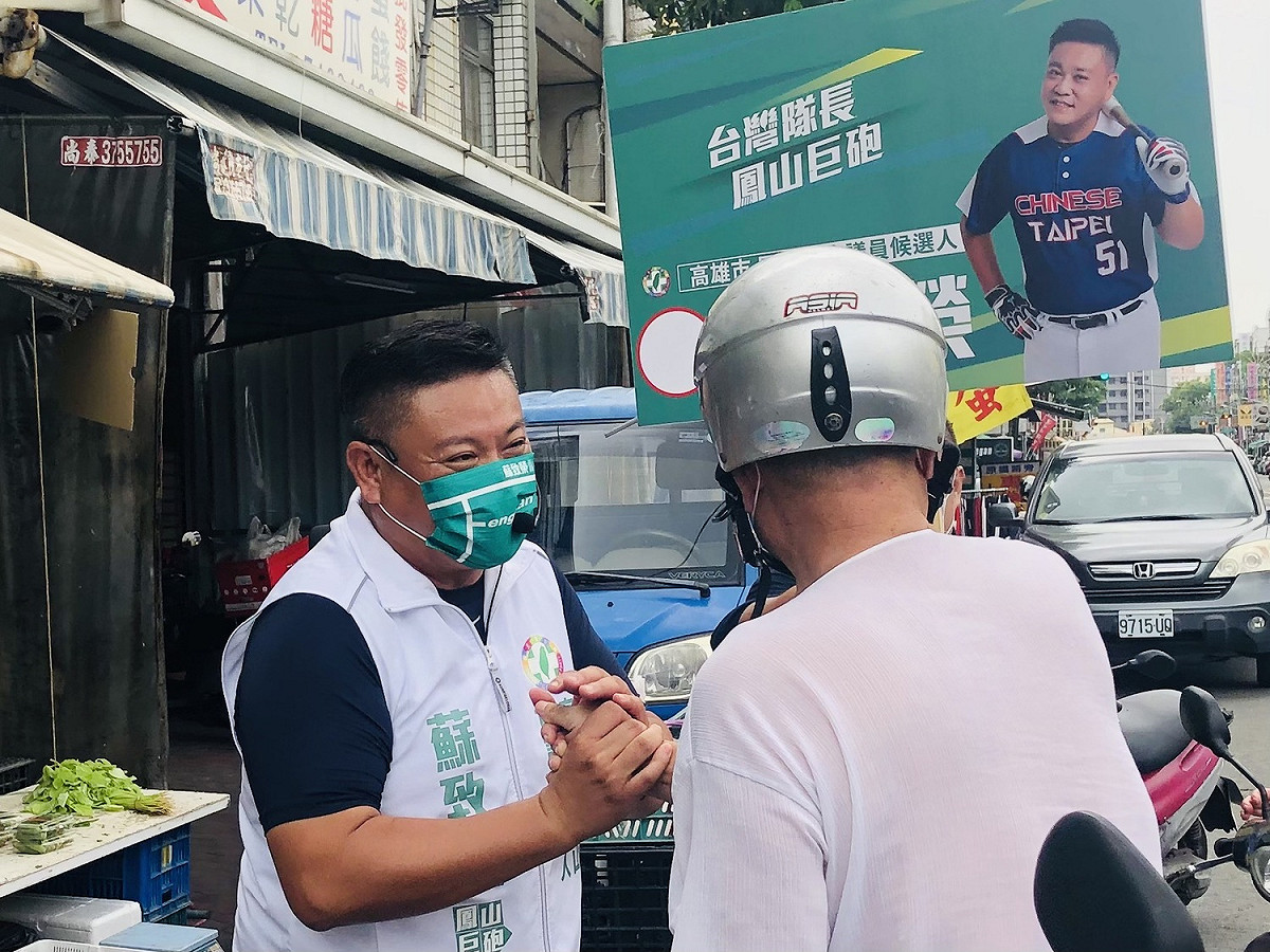 蘇致榮(左)不滿國民黨在高雄延續仇恨、操作浮屍議題。 圖：蘇致榮/提供