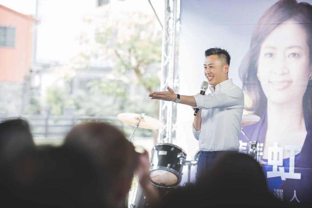 前新竹市長林智堅1日在竹市出席選舉活動時表示，台灣是民主自由的國家，人民有言論自由權利，呼籲選民睜大眼睛，不要選歧視學歷、不能包容不同聲音的人。 圖：民進黨新竹市黨部提供
