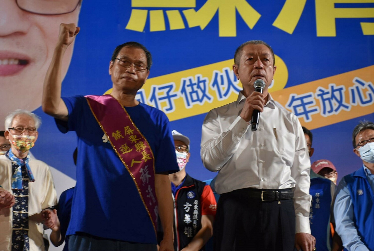 屏東縣議長周典論（右）力挺蘇清泉。 圖：孫家銘攝