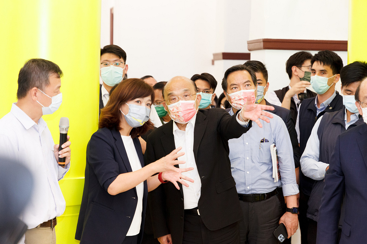 蘇貞昌視察新竹州圖，稱讚沈慧虹努力、會做事。 圖：沈慧虹競選辦公室提供