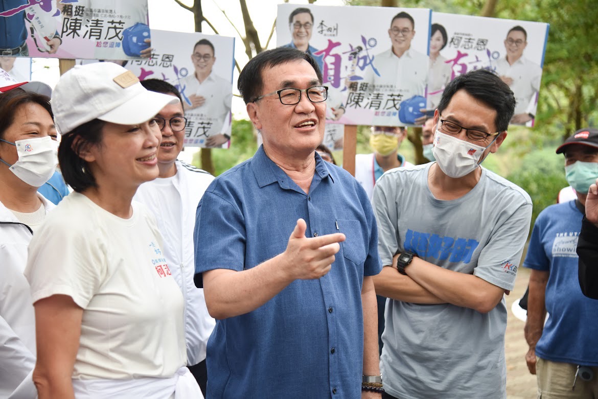 柯志恩(左)要黃捷好好監督陳其邁。 圖：柯志恩選辦提供