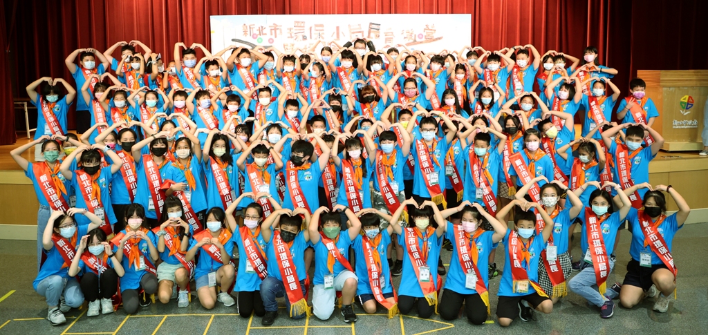 第10屆環保小局長授證典禮大合照。 圖：新北市環保局提供