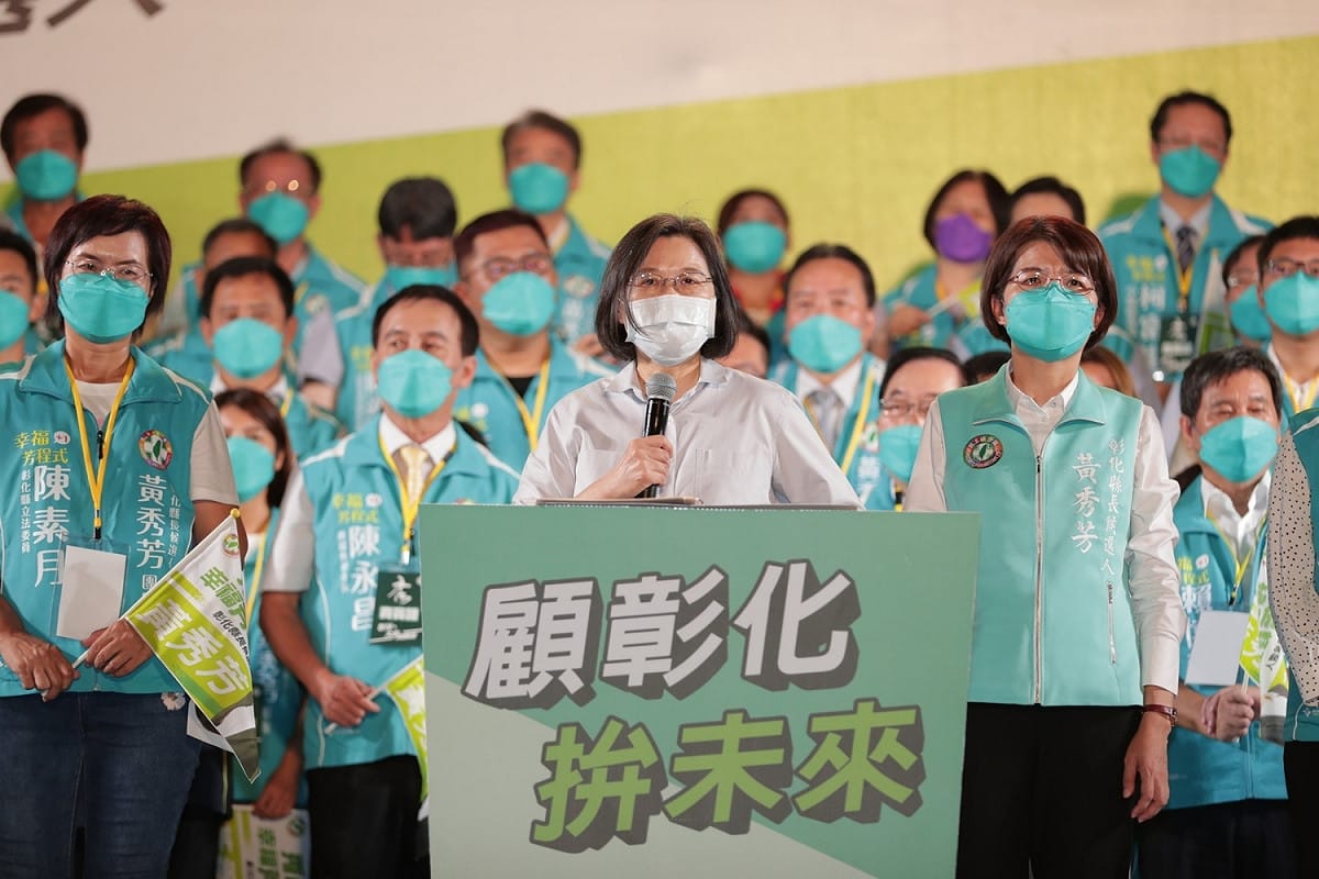 蔡英文說：「現在的縣長做不到的，我們讓黃秀芳來做。」 黃秀芳競選總部/提供