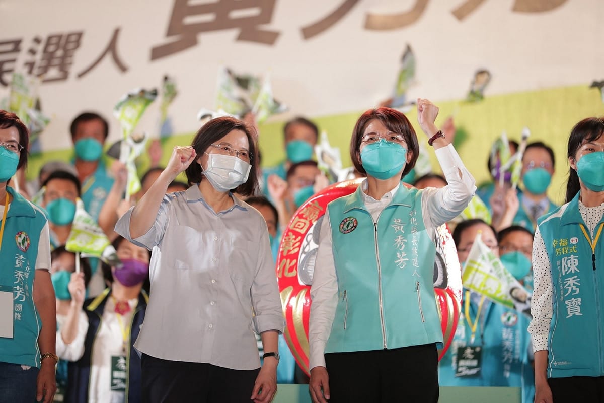 蔡英文帶頭高喊「黃秀芳！凍蒜！」  黃秀芳競選總部/提供