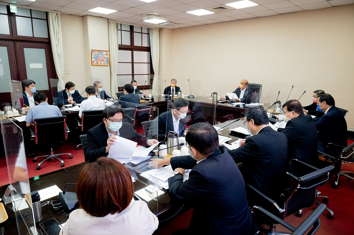 行政院長蘇貞昌3日上午8時召開擴大防疫會議 圖：行政院提供