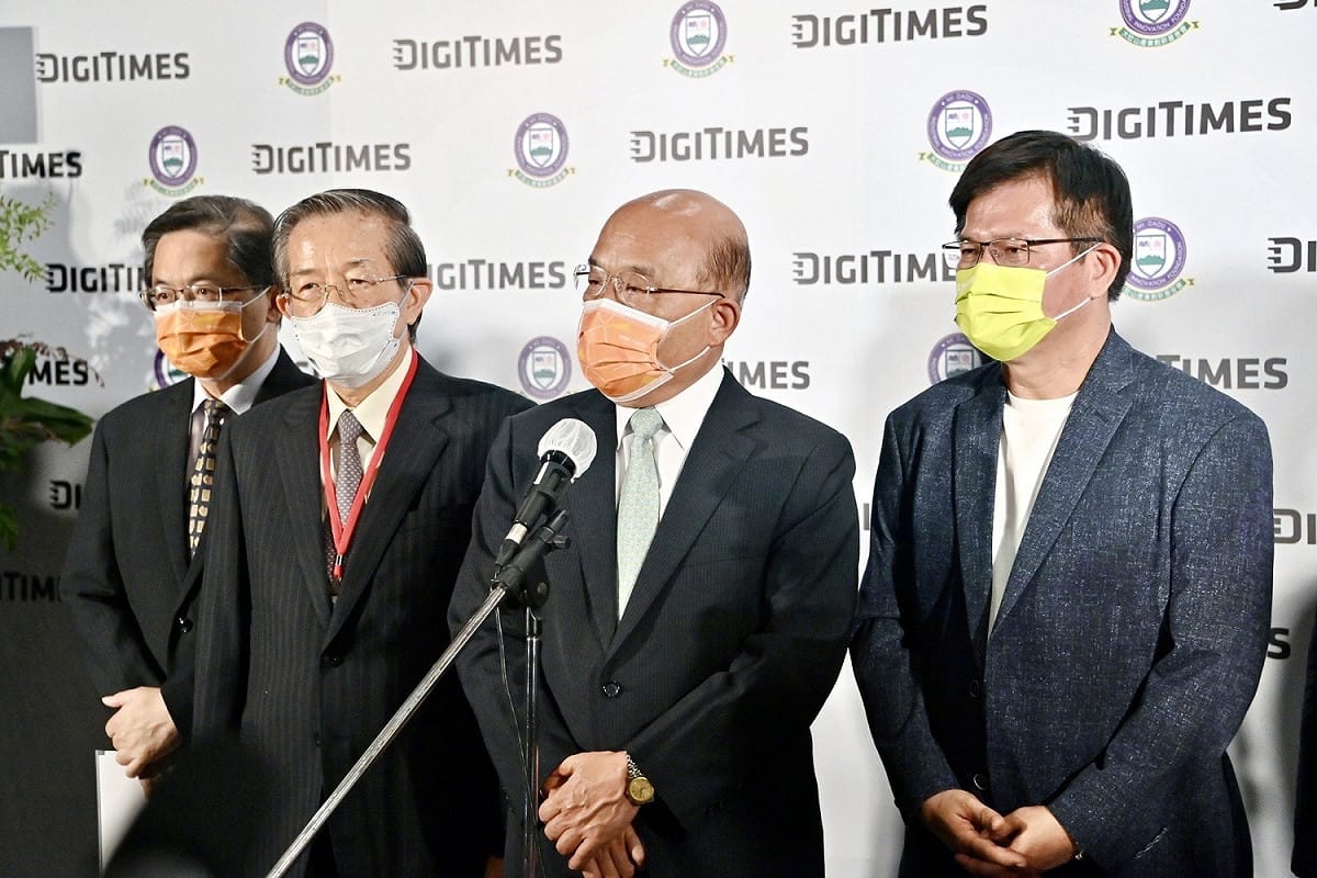 行政院長蘇貞昌3日出席第四屆大肚山產業跨域創新高峰論壇，並接受媒體訪問。 圖：行政院/提供
