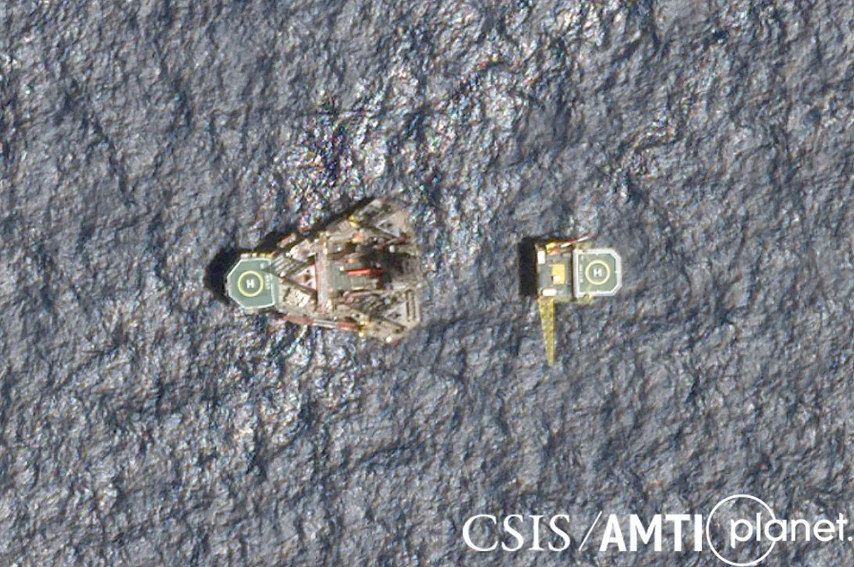 美國跨黨派外交政策智庫「戰略與國際研究中心」(CSIS)旗下「亞洲海事透明倡議」(AMTI)組織發布《中國在東海安裝新油氣平台》最新調查報告，表示從衛星像證實中國6月下旬在東海新增一處「永久性」油氣鑽井平台，7月時還有移動式鑽井平台相連運轉。 圖：翻攝CSIS/AMTI官網