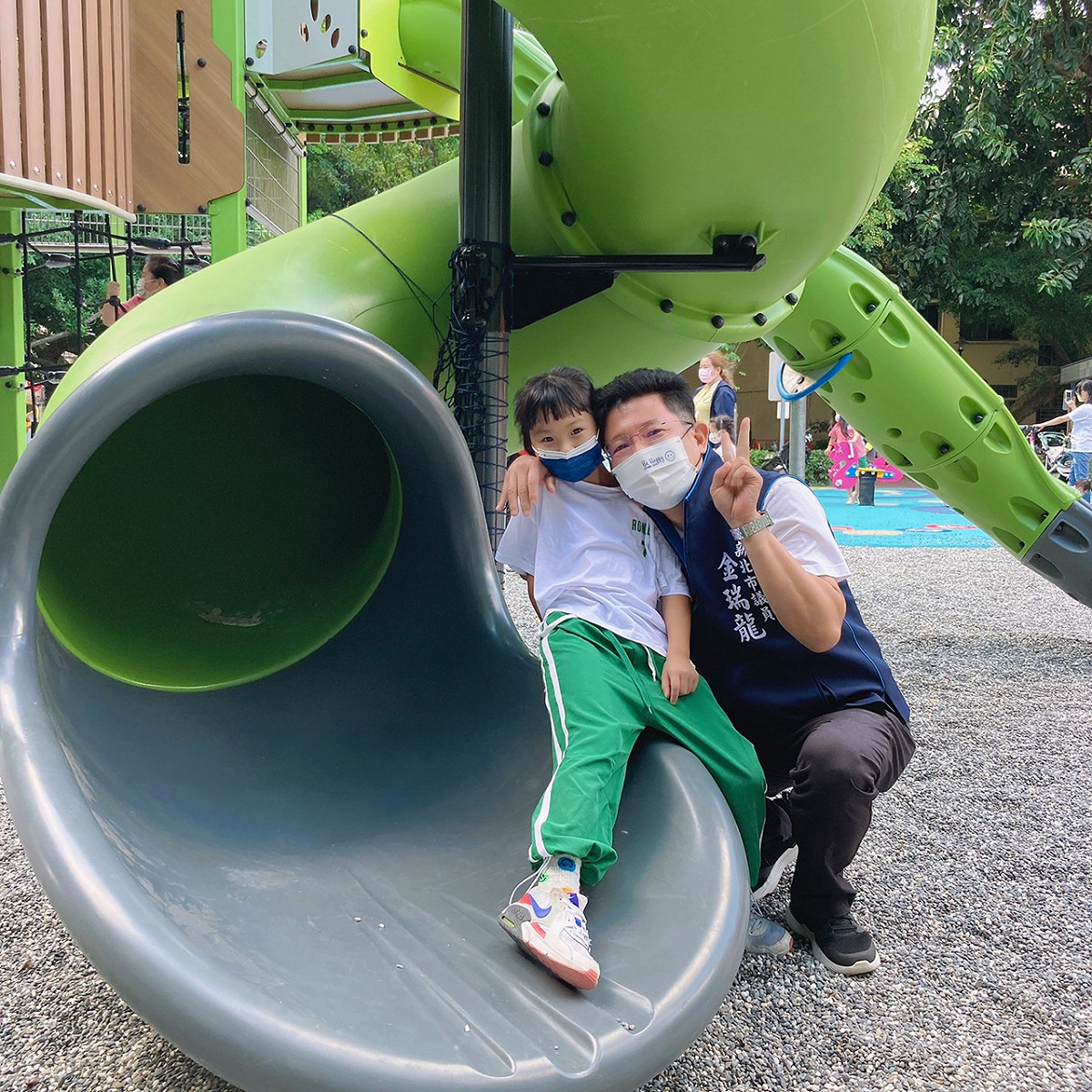 經金瑞龍成功爭取，由新北市府及中和區公所規劃設計的兒童遊戲場已驗收完成，日前正式啟用。 圖：金瑞龍辦公室提供