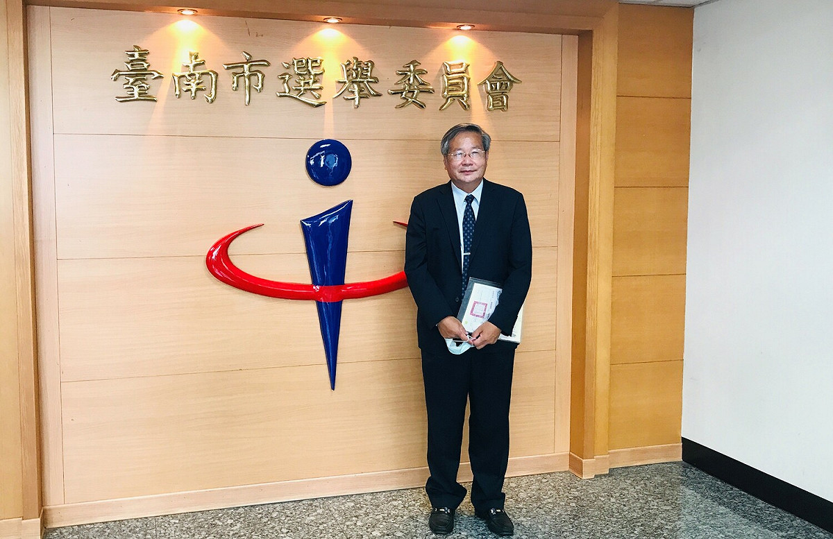 許忠信以理念和專業見長，此次參選提出各種政見，並主攻黃偉哲的線民案。 圖：許忠信提供
