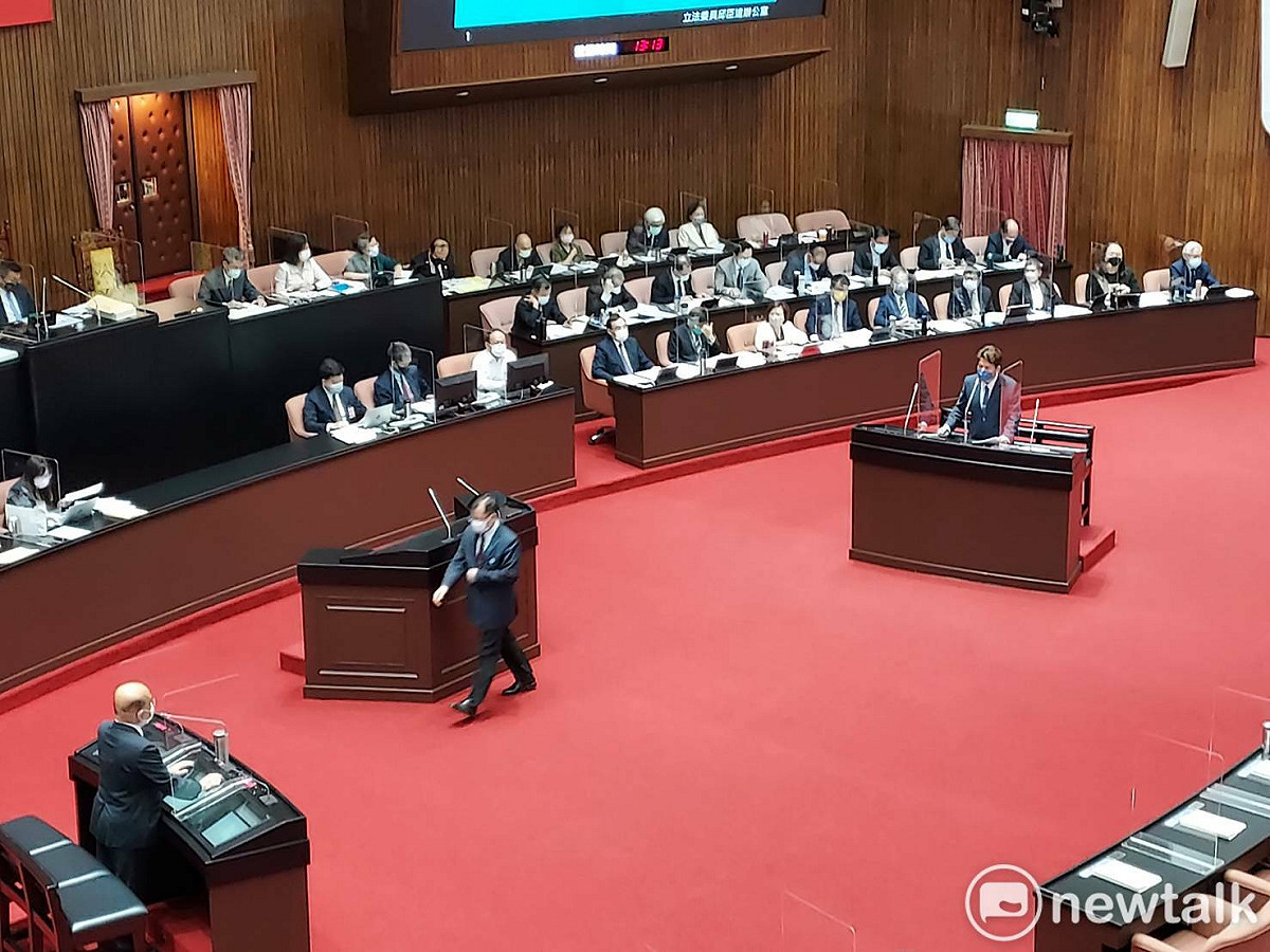 蘇貞昌上午赴院會備詢。 圖：陳佩君／攝