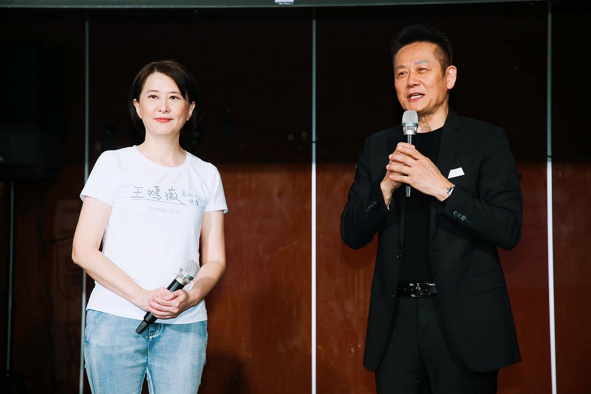 王鴻薇說全場最大驚喜是藝人「乃哥」徐乃麟(右)到場支持。 圖：翻攝自王鴻薇臉書