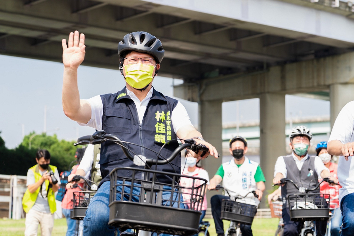 林佳龍競選辦公室列出10項政見，12年來侯友宜陣營都不支持，更批侯4年來只有29分之3區的政績，要抄什麼？ 圖：林佳龍選舉辦公室提供
