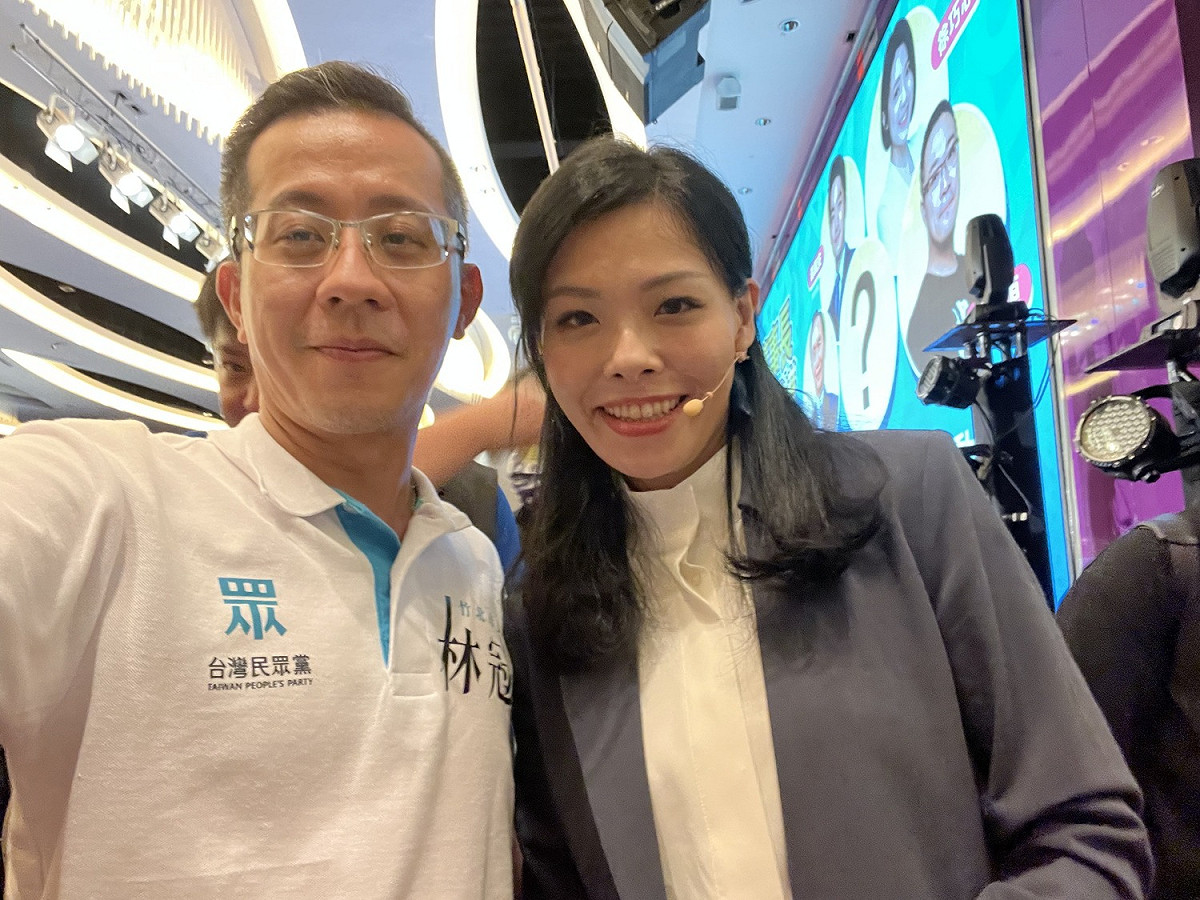 民眾黨前竹北市執行長林冠年（左）爆料，高虹安（右）助理人人自危，為了要自保，把證據留存起來，甚至每通電話都錄音。 圖：翻攝林冠年臉書（資料照）