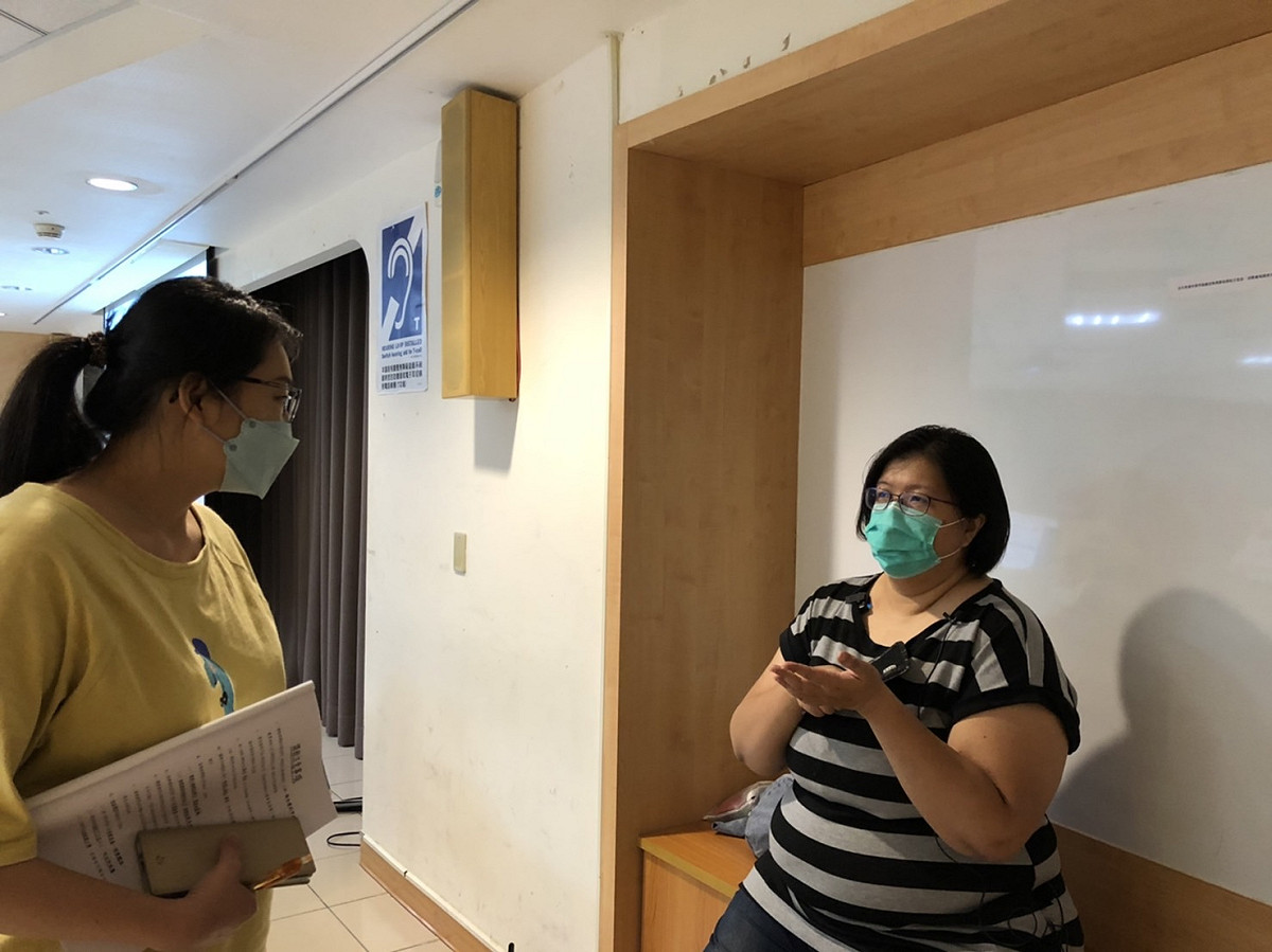 新零售產業趨勢學生課堂中發問。 圖：新北市青年局提供