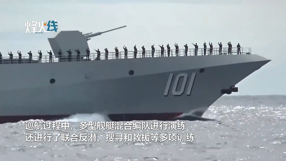 中俄再次進行聯合巡航演訓結束，解放軍水兵向俄軍艦揮手致意。 圖：翻攝自燃新聞影片