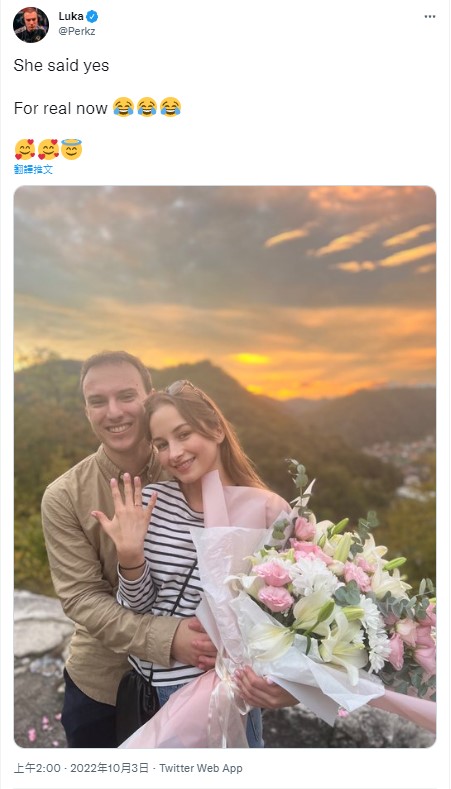 Perkz昨(3)日在推特Po出他與女友的合照，並寫道「她說願意！」，表示他已向女友求婚成功。 圖：翻攝自Perkz Twitter