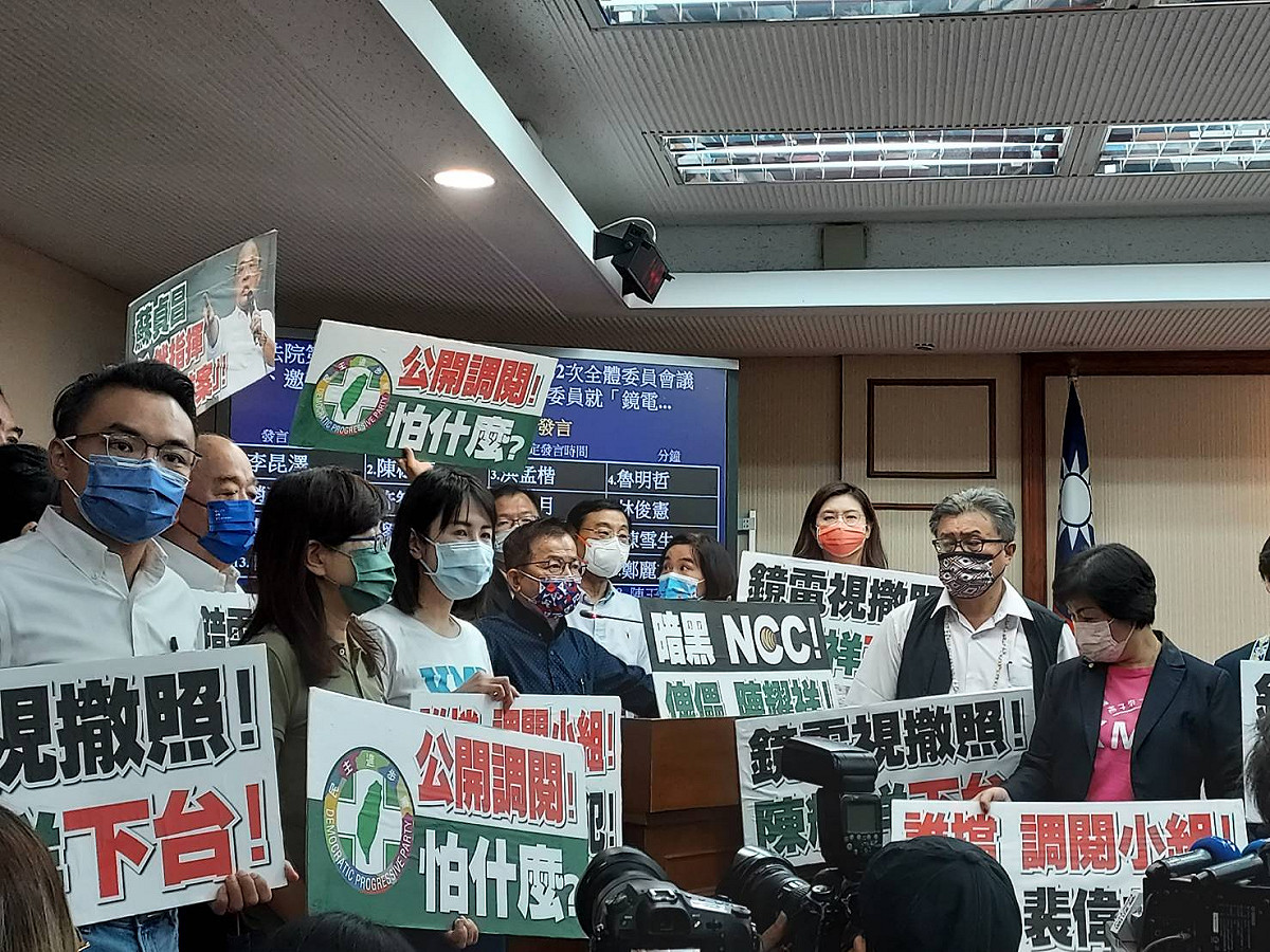藍委抗議、要求陳耀祥下台。 圖:陳佩君/攝