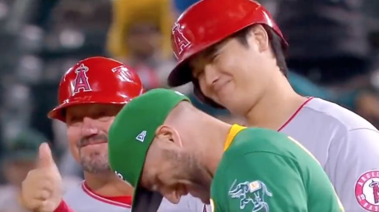 大谷翔平被觸身球還比讚。 圖／ABEMATV