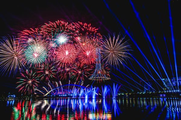 今年的國慶煙火在嘉義故宮南院台糖所屬空地登場。 圖：翻攝嘉義縣長翁章梁臉書專頁