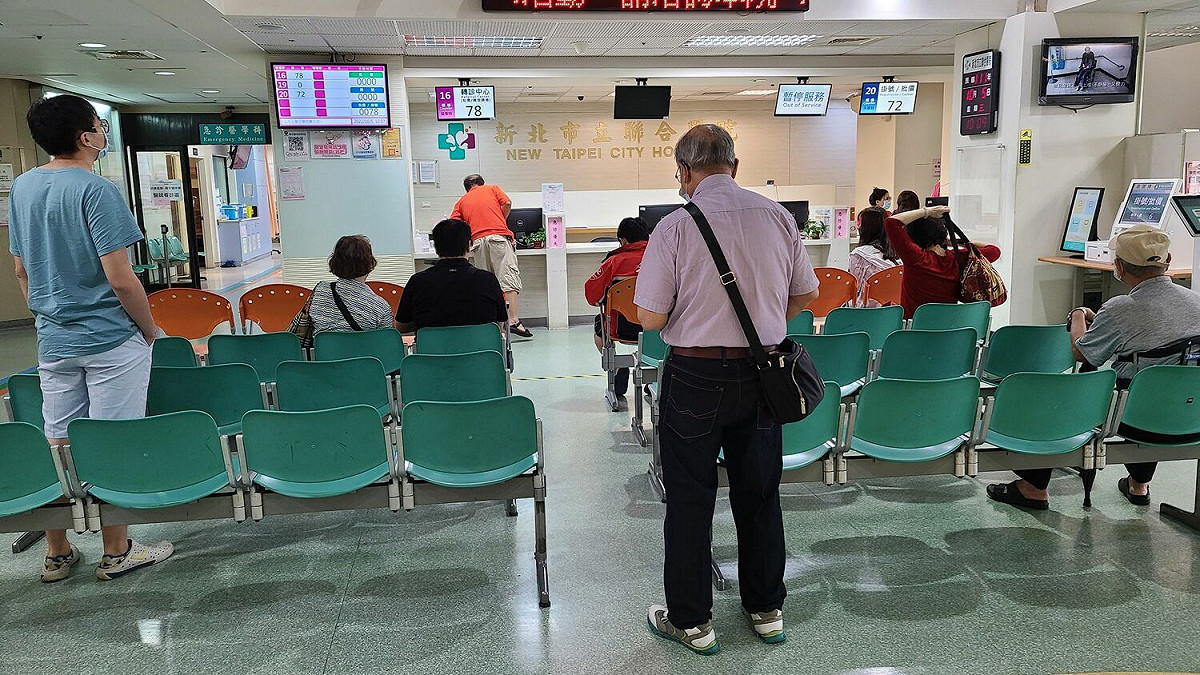 雙十連假新北市轄內5家急救責任醫院仍有提供部分門診服務，包括瑞芳礦工醫院、台北醫院、樹林仁愛醫院（上午診）、樂生療養院（上午診）、耕莘醫院新店院區及安康院區（上午診）。 圖：新北市衛生局提供