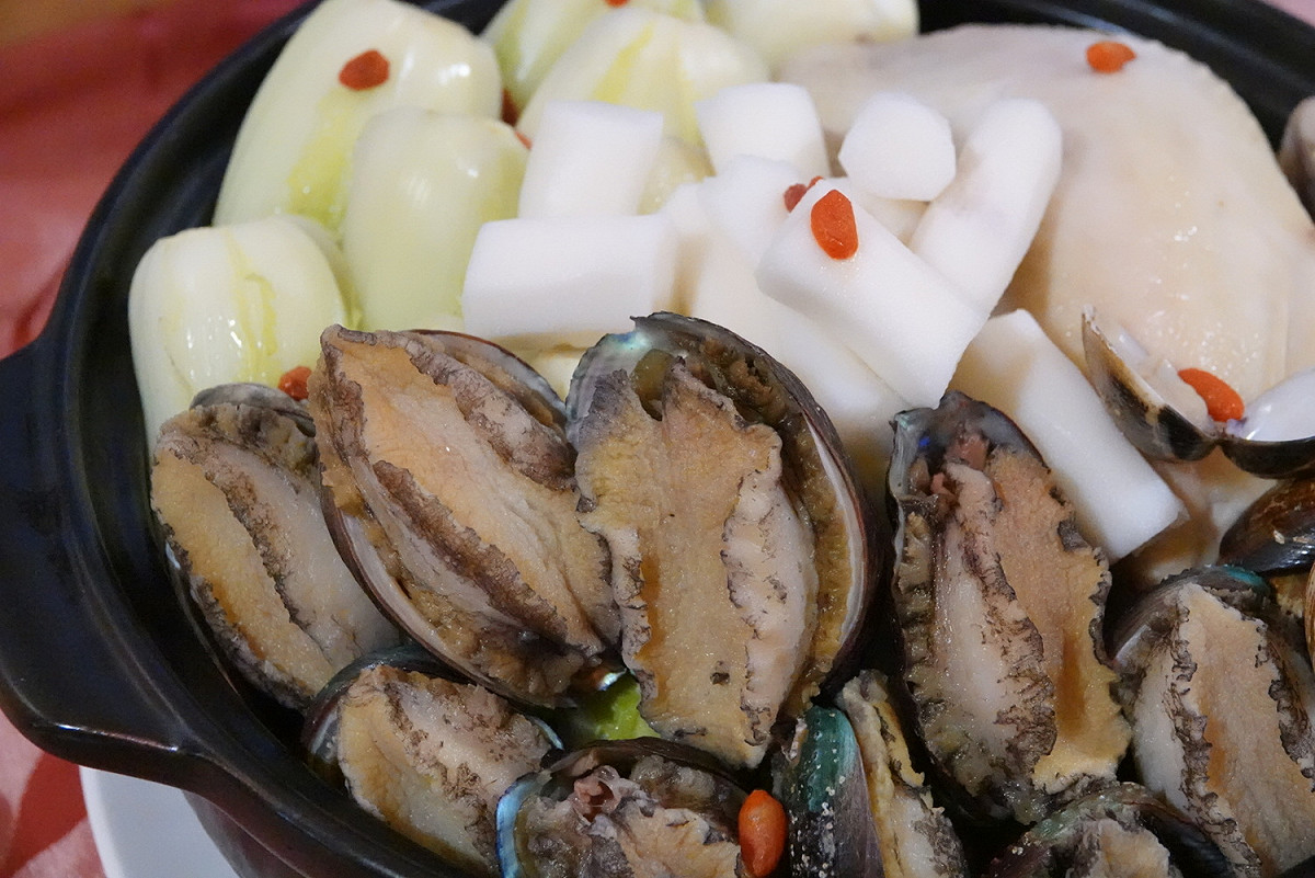 新北山藥入口綿滑Q彈，且切口不易褐化，是最適合入菜的滋補食材。 圖：新北市農業局提供