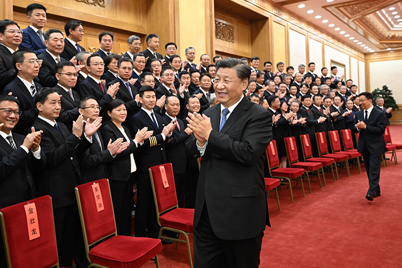 中國領導人習近平（前）獨裁統治，又企圖當萬年皇帝，把中國變成幾乎一言堂。 圖：翻攝自中國政府網