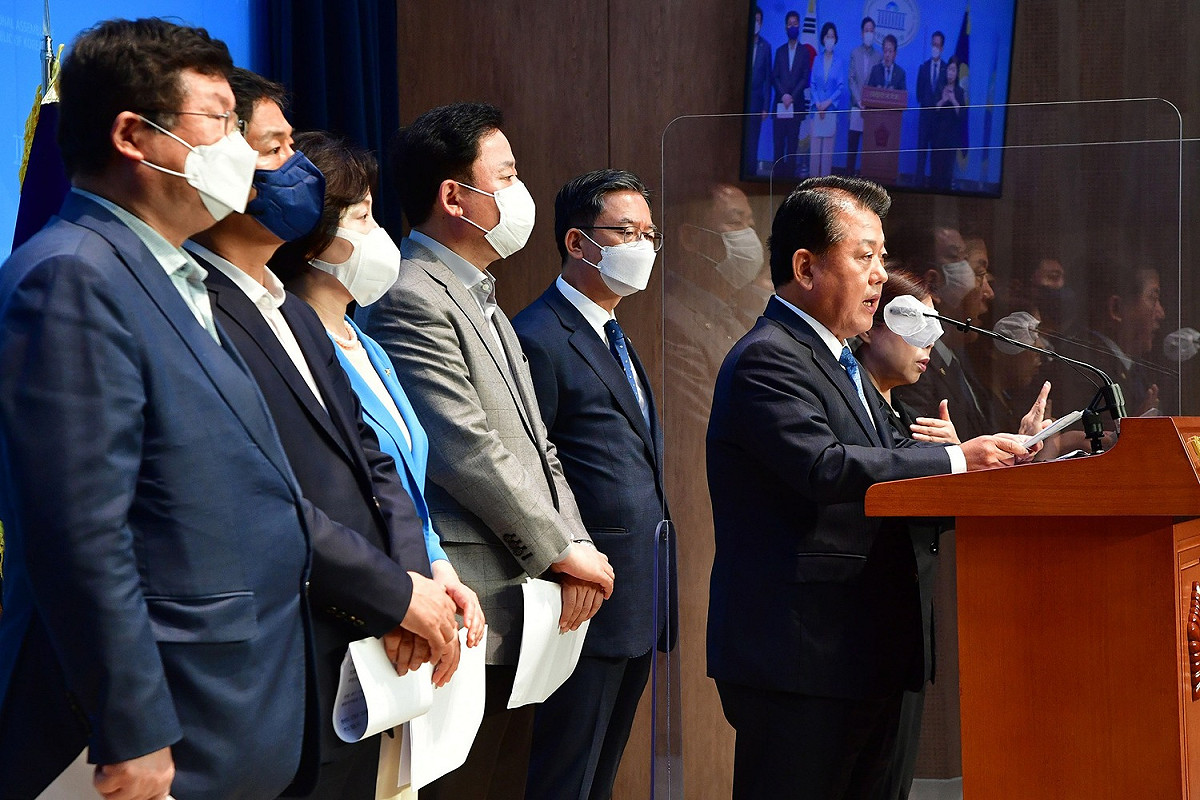 南韓共同民主黨砲轟軍方，稱這次韓美行動「完全失敗」。 圖：翻攝自共同民主黨臉書（資料照）