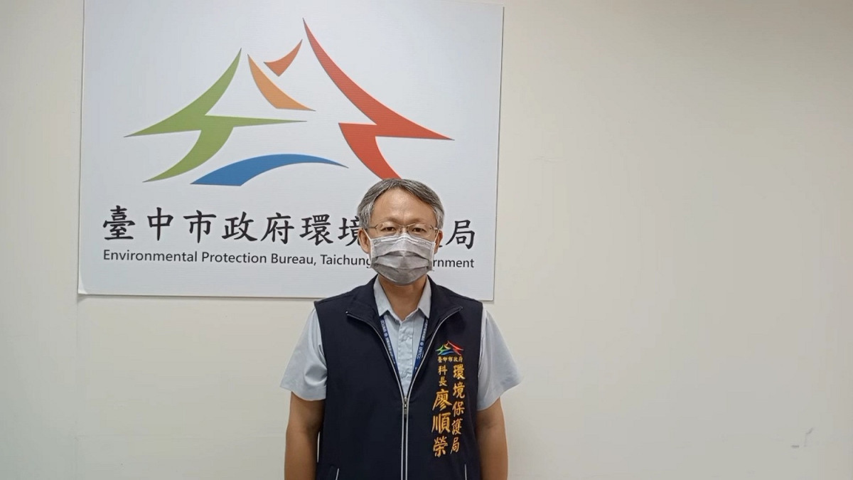 台中市環保局空氣品質及噪音管制科長廖順榮說明空氣品質改善情形。 台中市政府環保局/提供