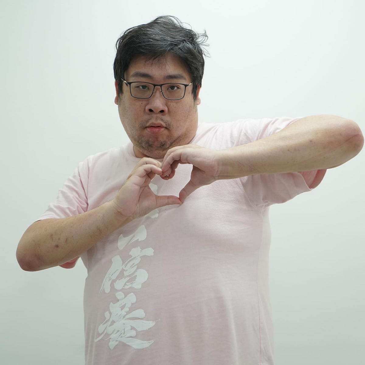 實況主「國動」因違反社會秩序維護法，遭裁處3000元罰鍰。 圖：翻攝自臉書/鼻地大師國動-張葦航