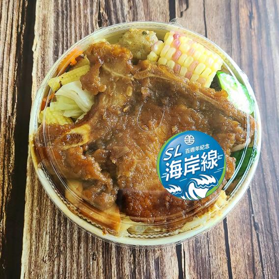 為慶祝海線通車百年，台鐵局特別推出「香味特色便當」。 圖：台鐵局／提供