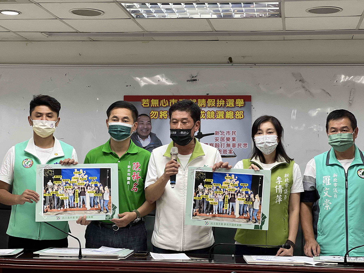 民進黨新北議會黨團開記者會，質疑市府行政不中立；左起廖宜琨、陳科名、陳啟能、李倩萍、羅文崇。 圖：民進黨新北議會黨團提供