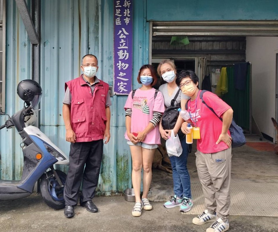 美容師團隊到三芝動物之家擔任一日志工。 圖：新北市動保處提供