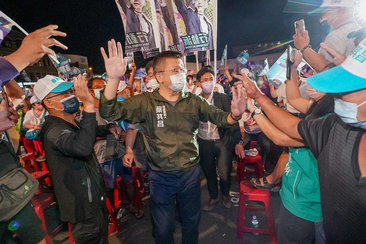 蔡其昌前進屯區造勢。 蔡其昌競選總部/提供