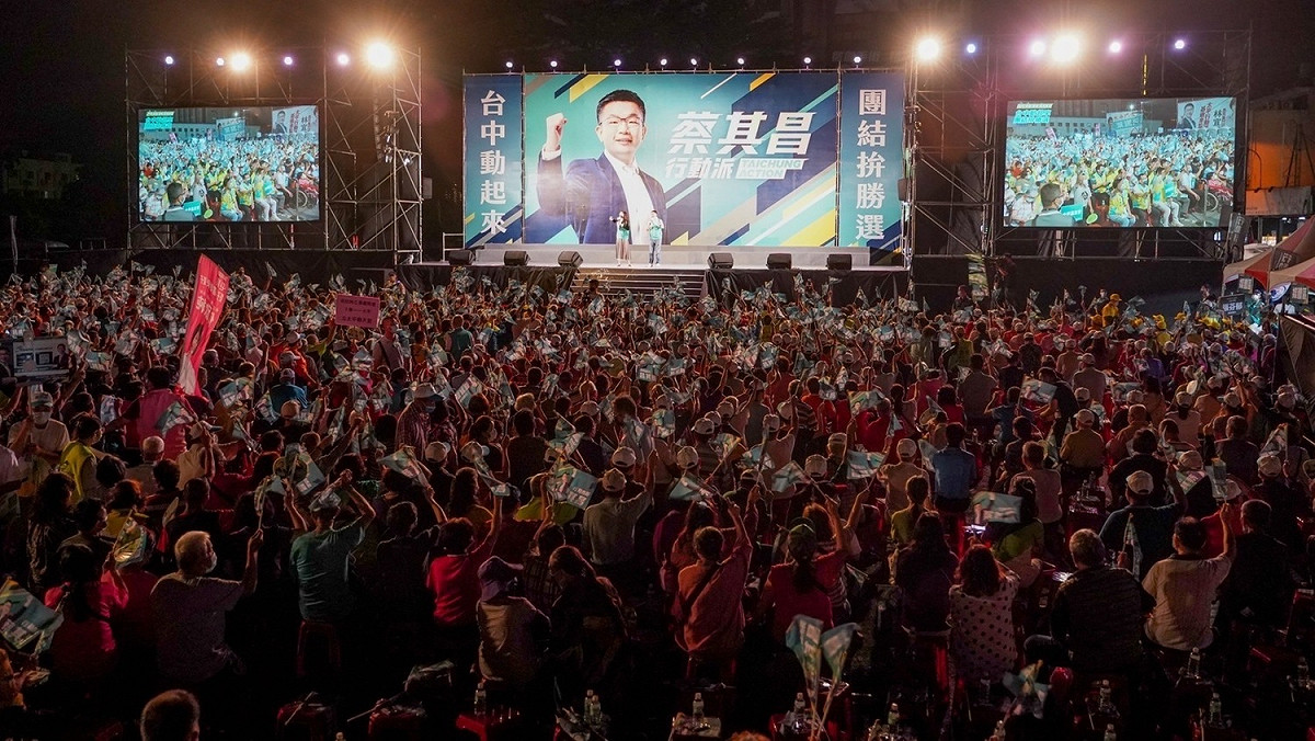 蔡其昌前進屯區造勢，現場湧進5千人。 蔡其昌競選總部/提供