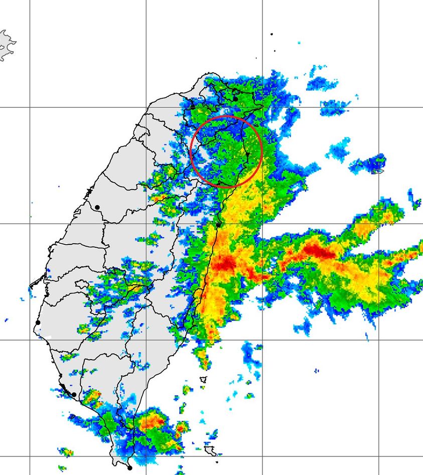 從雷達回波圖來看，宜蘭仍持續下雨。 圖：取自鄭明典臉書