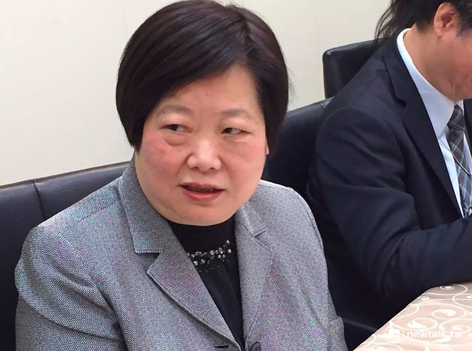 對於勞動部次長拿公文信封捐款給李來希的全國公務人員協會，部長林美珠表示，這不是他第一次捐，但捐款的信封是「受捐贈人自己裝的」。 圖：新頭殼資料照片