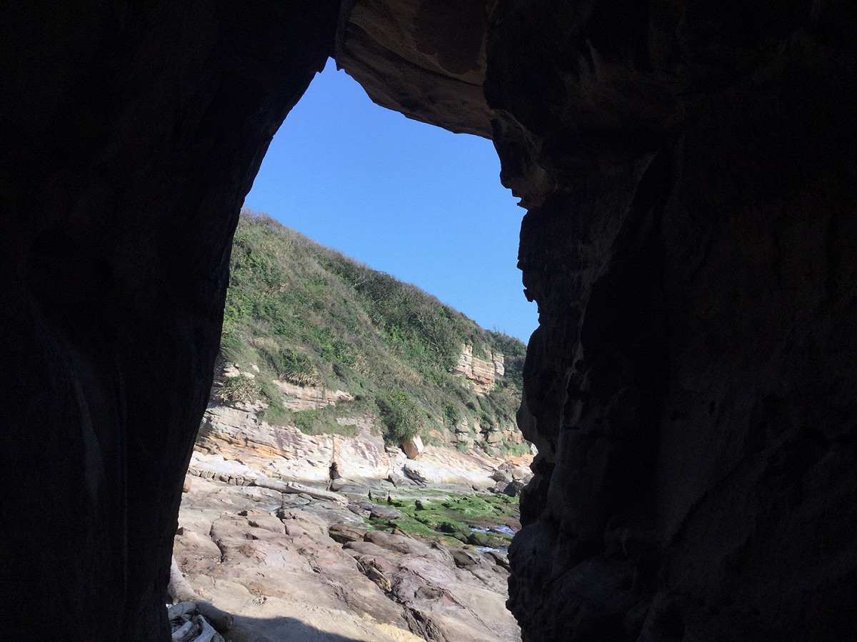 金山神秘海岸的「一線天」。 圖：新北市金山區公所提供。