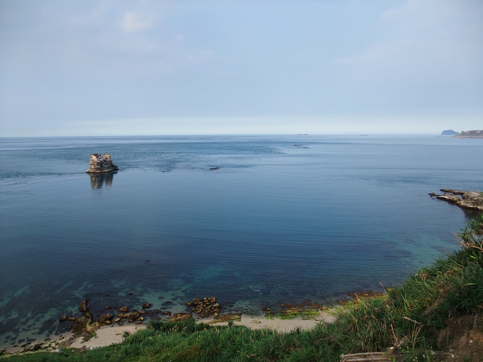 新北市金山地區海天一線廣闊的海岸美景。 圖：新北市金山區公所提供。