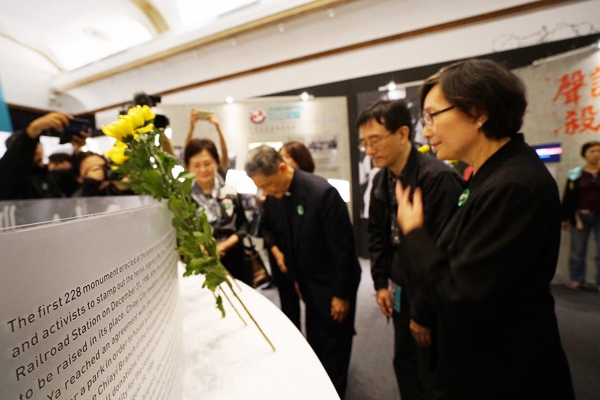 從1947年發生二二八事件迄今剛好滿70週年，南北各地以追思會、特展，美展及音樂會等藝術音樂人文關懷的視角，省思民主與人權的重要性，遍地開出民主藝術的花朵。 圖：黃裕順提供