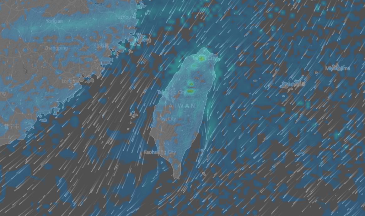 24日將有鋒面及大陸冷氣團南下，全台濕冷天氣將維持4、5天。圖為24日晚間水氣模擬。 翻攝「Windytv」網頁